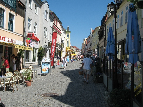 Die Lange Straße liegt zentral in der Altstadt